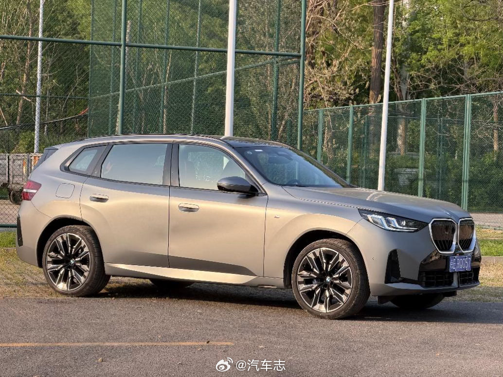 现在谁还敢说“加长宝马没灵魂”？全新BMWX330L，可能是这一代最“精神分