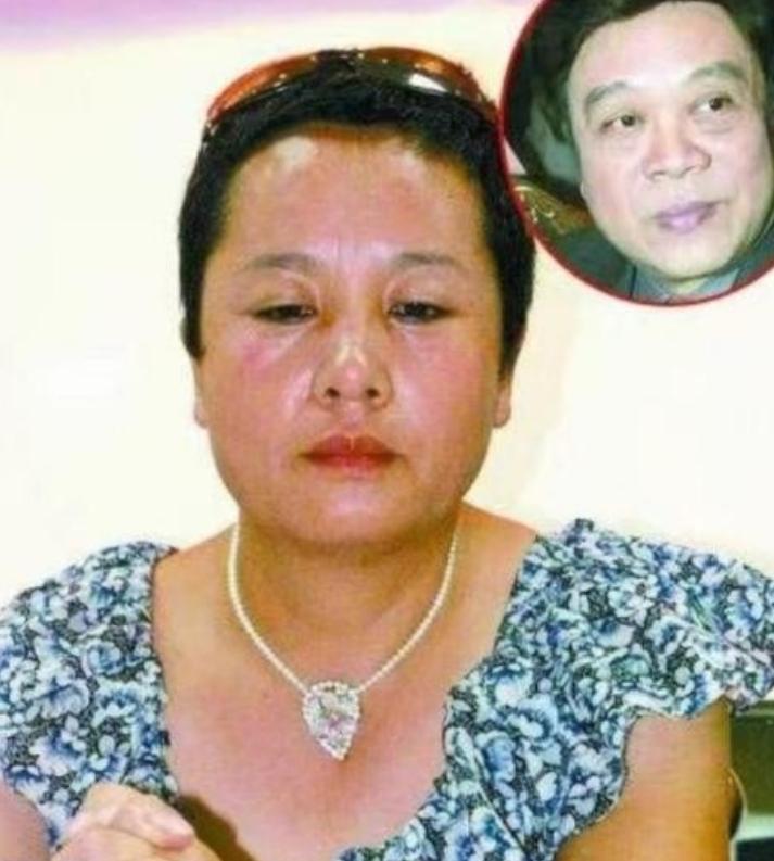 2004年，“赵忠祥数几年时间里一直和我保持着不正当关系，并且把我折磨的满身疾病