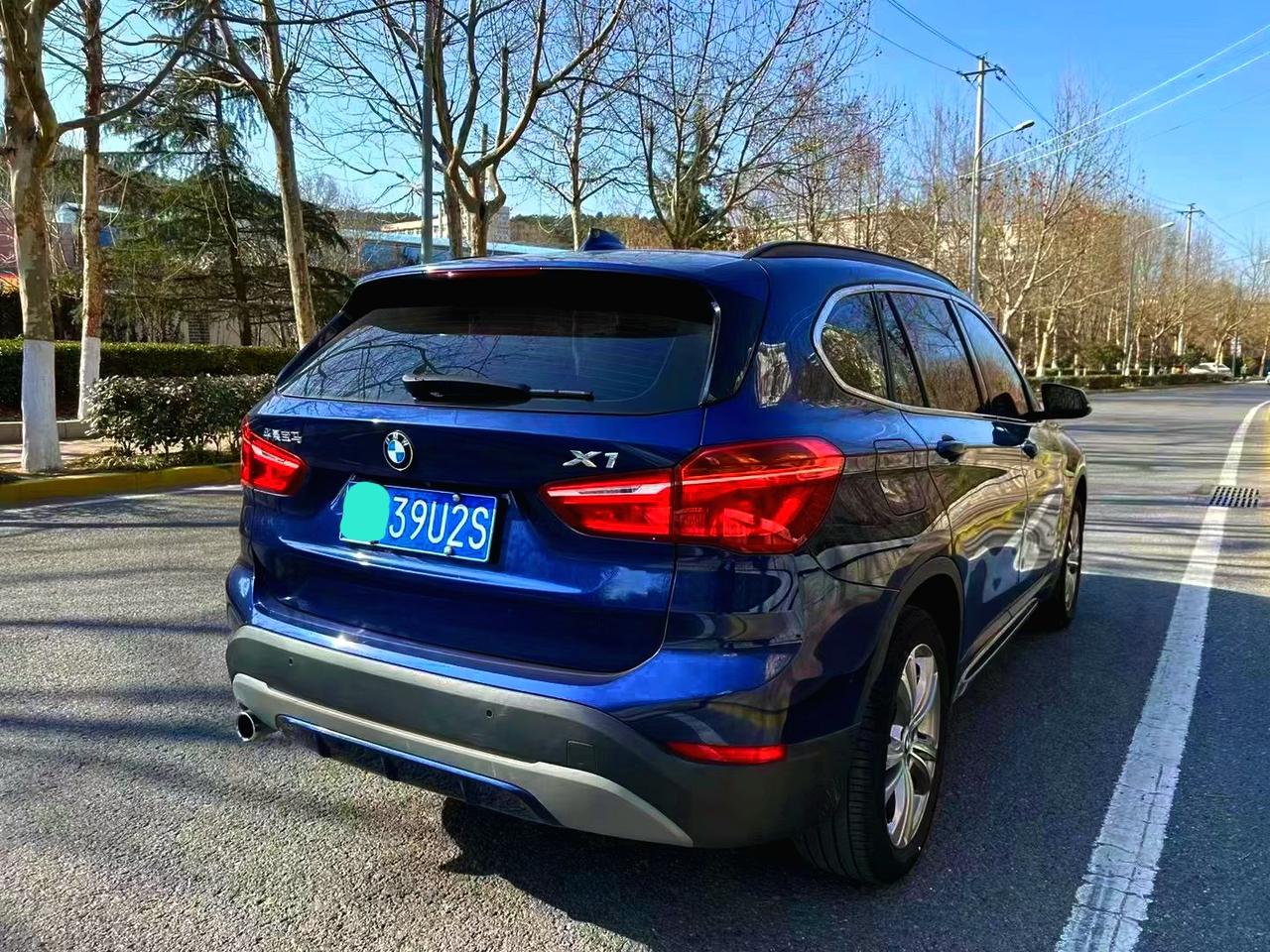 这是一台目前为止降价最狠的宝马。也是车主肯定会被刺的一台车型。这台车最让人争议的