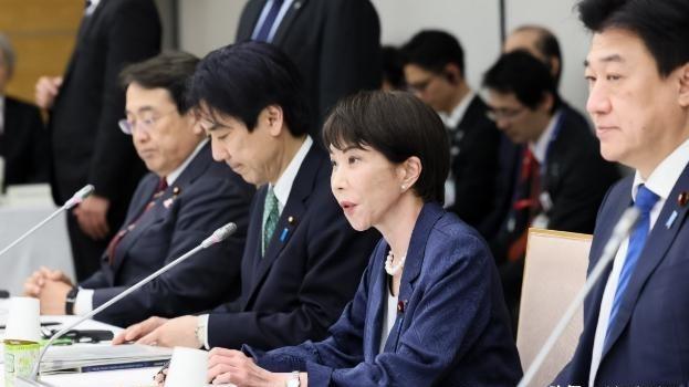 日本主动喊话中国！近日，日本首相高市早苗透露，计划在5月上旬对外进行一次小型的外