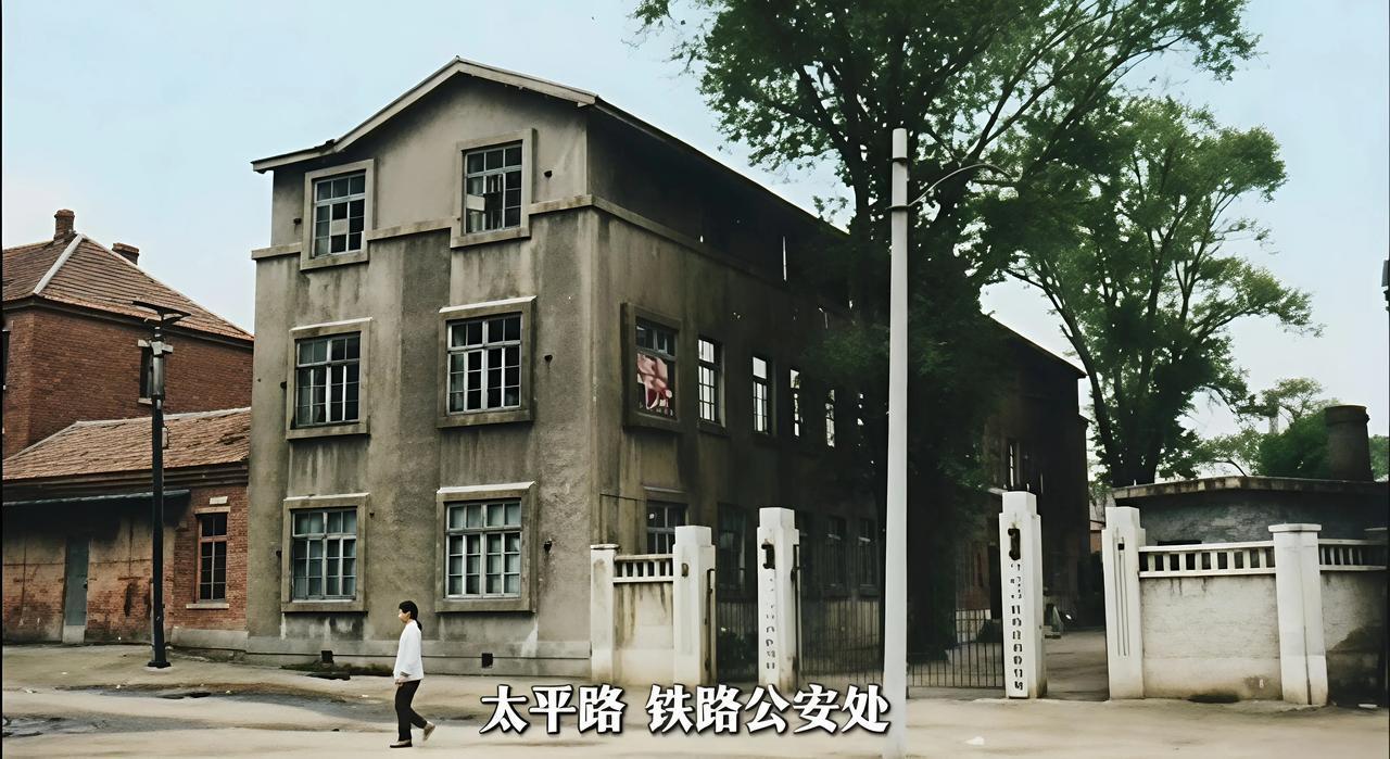 这栋公安分处小楼院子里也发生过一起“案件”。上世纪八十年代初，夏天的一个早上，