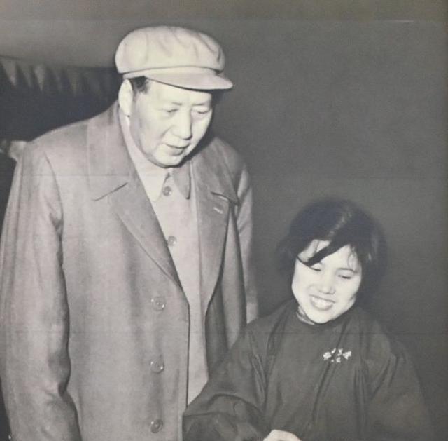 1958年毛主席到沈阳机床电器厂视察，可他发现全厂工人全都态度冷漠，就连自己问话