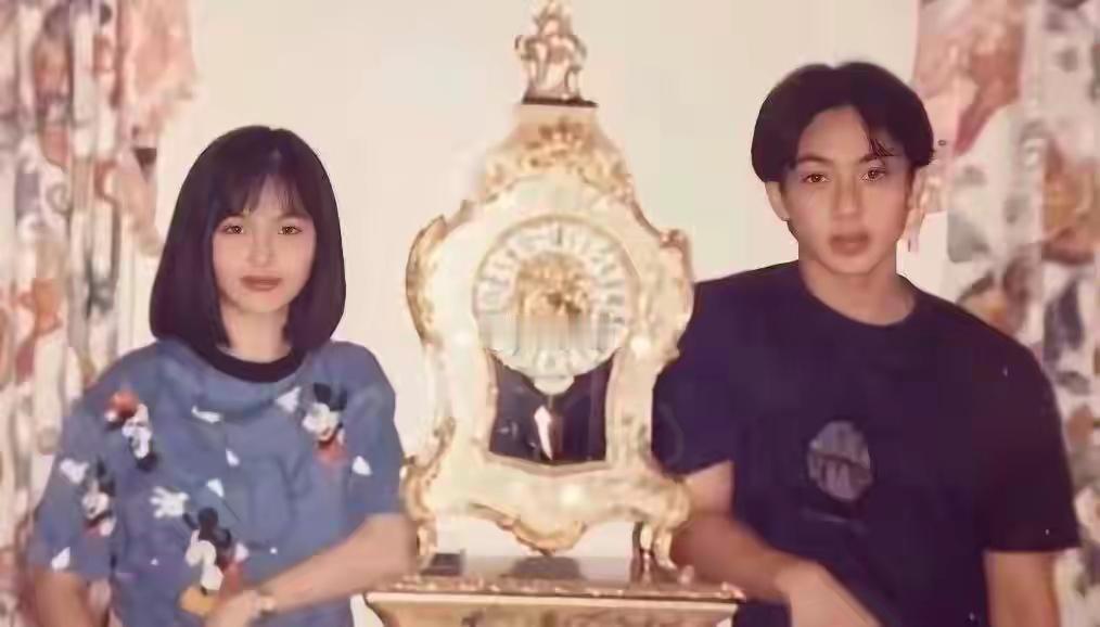 这是多少人羡慕的爱情啊，你年少，刚好我也漂亮，青梅竹马，郎才女貌，门当户对，