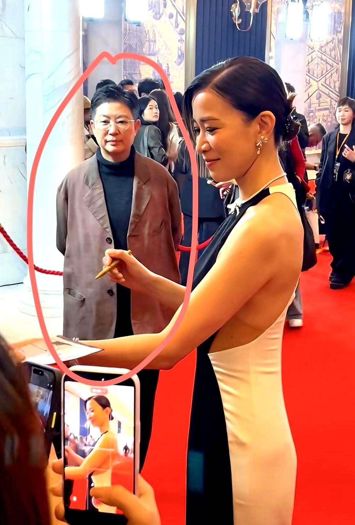 我跟你说，看一个明星到底牛不牛，别光看她自己。你得看她身边站着谁。就说佘诗曼