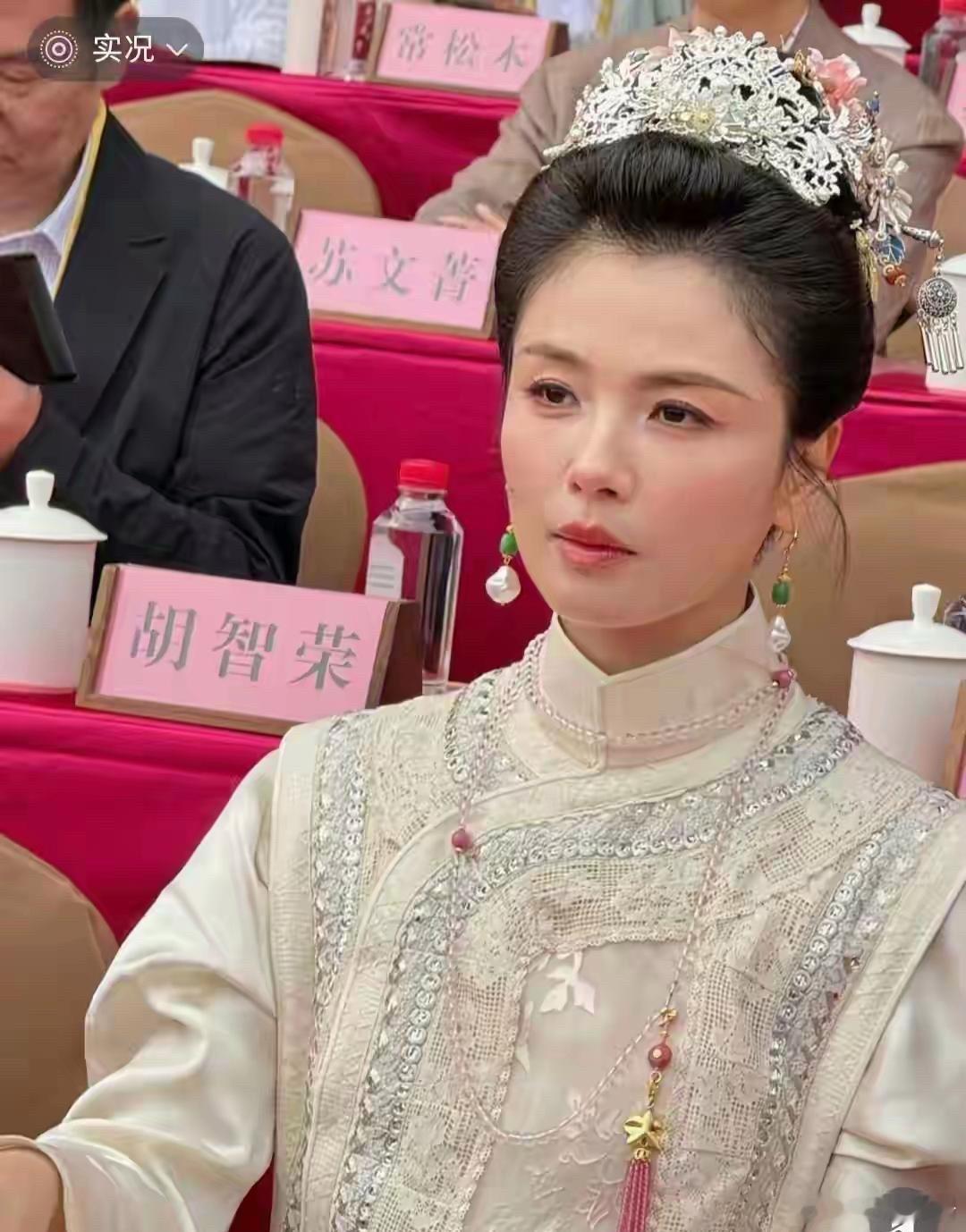 面相是骗不了人的我奶奶会看一点面相，我把刘涛的照片给她看，问她：为什么明明她颧骨