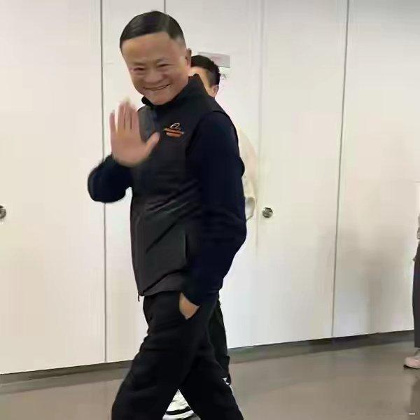 马云是不是权力被架空了还是江郎才尽了我都怀疑以前的阿里不是马云在操盘，而是背后另