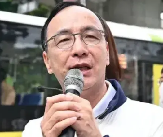 国民党主席朱立伦今天在赶赴新北市陪同国民党立委洪孟楷扫街时痛批称，现在在台湾地区