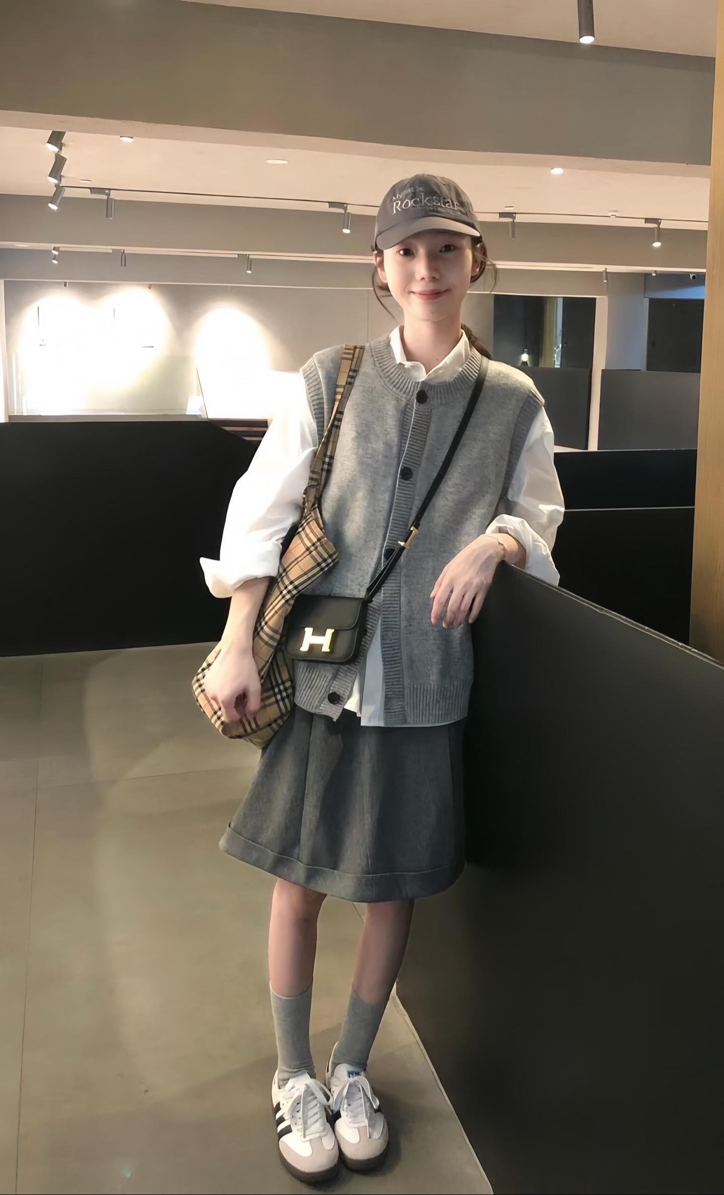 早秋韩系氛围感穿搭 简约穿搭 初秋穿搭 早秋松弛感穿搭