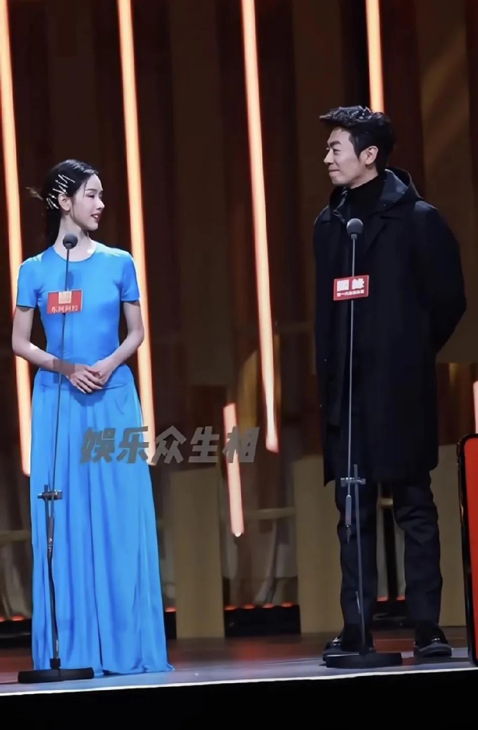 朱亚文看向陈都灵的眼光，不是唐突，而是满满的欣赏。陈都灵可是南航理科学霸，出生