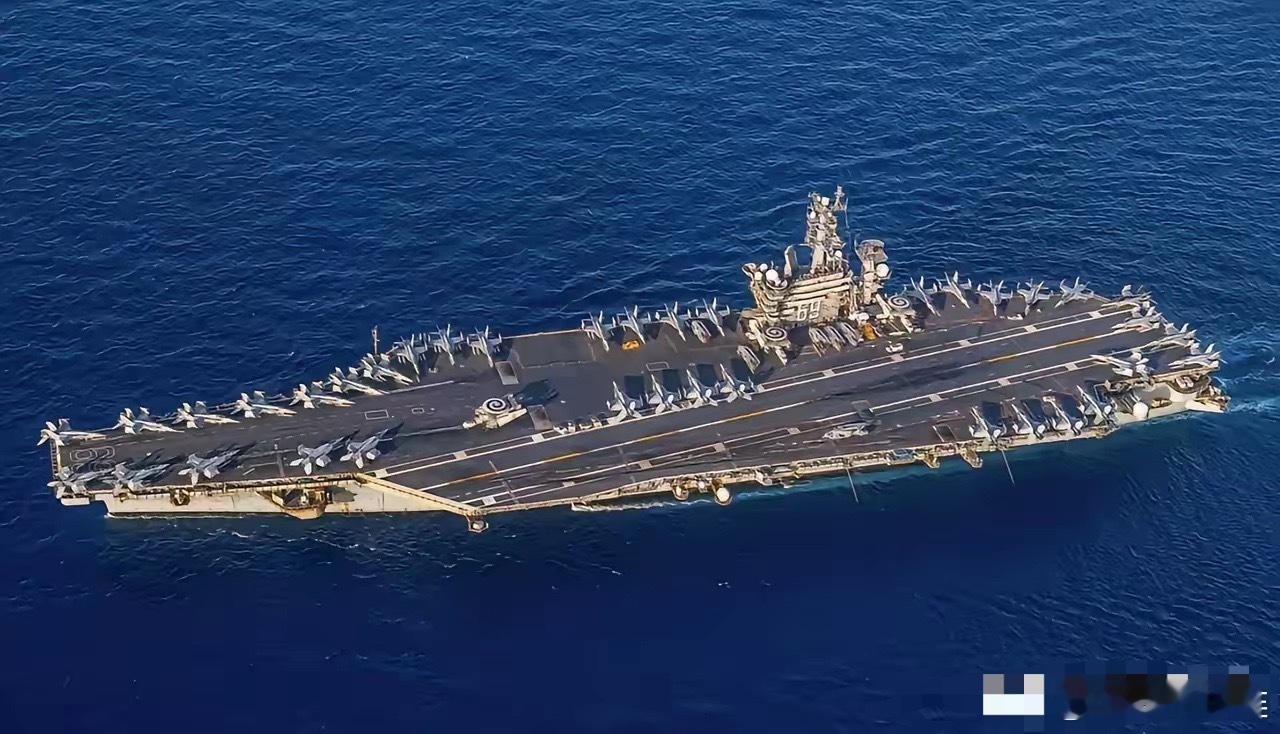 美国的国运这是真崩了呀？福特号烧完之后，艾森豪威尔号也开始烧了！据美国媒体最新报