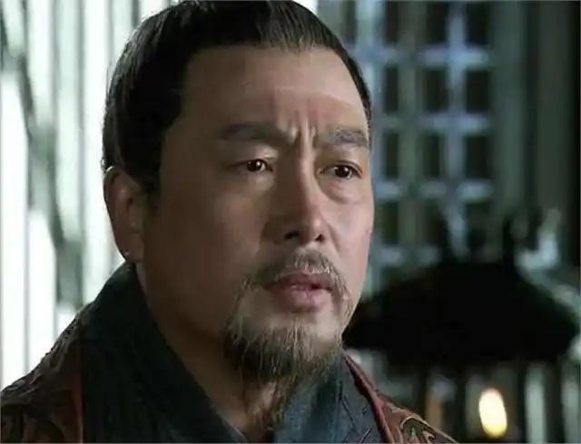 刘璋投降后，刘备并没有加害刘璋，他把振威将军印绶和财物都还给了刘璋，将刘璋迁到南
