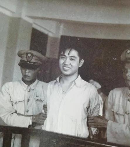 王孝和英勇就义前，留下了动容照片，解放后杀害凶手抓到了没“季股长，你的证件呢？
