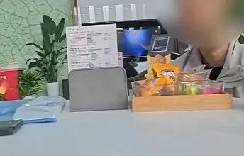 男子一年在4S店吃饭超260次被拉黑