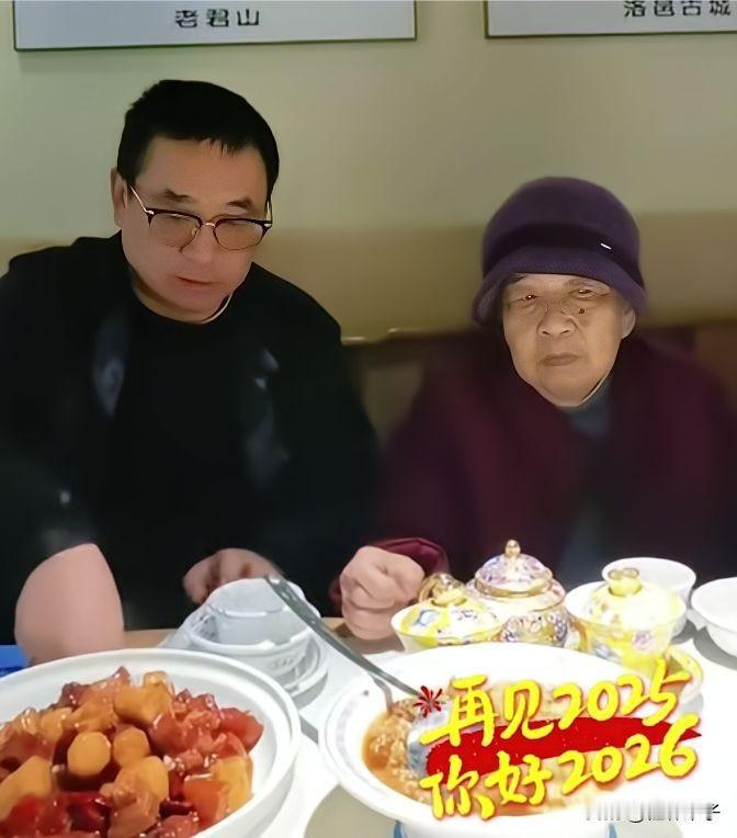 云浩接许姥姥来洛阳一家欢度跨之年夜，许敏的52W会议有新进展！云浩和姚策