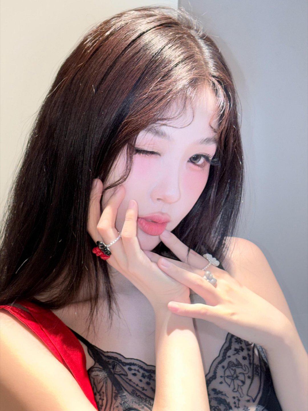 虞书欣蕾丝深v吊带裙虞书欣蕾丝吊带裙虞书欣蕾丝深V吊带裙好sexy呀，我舔屏
