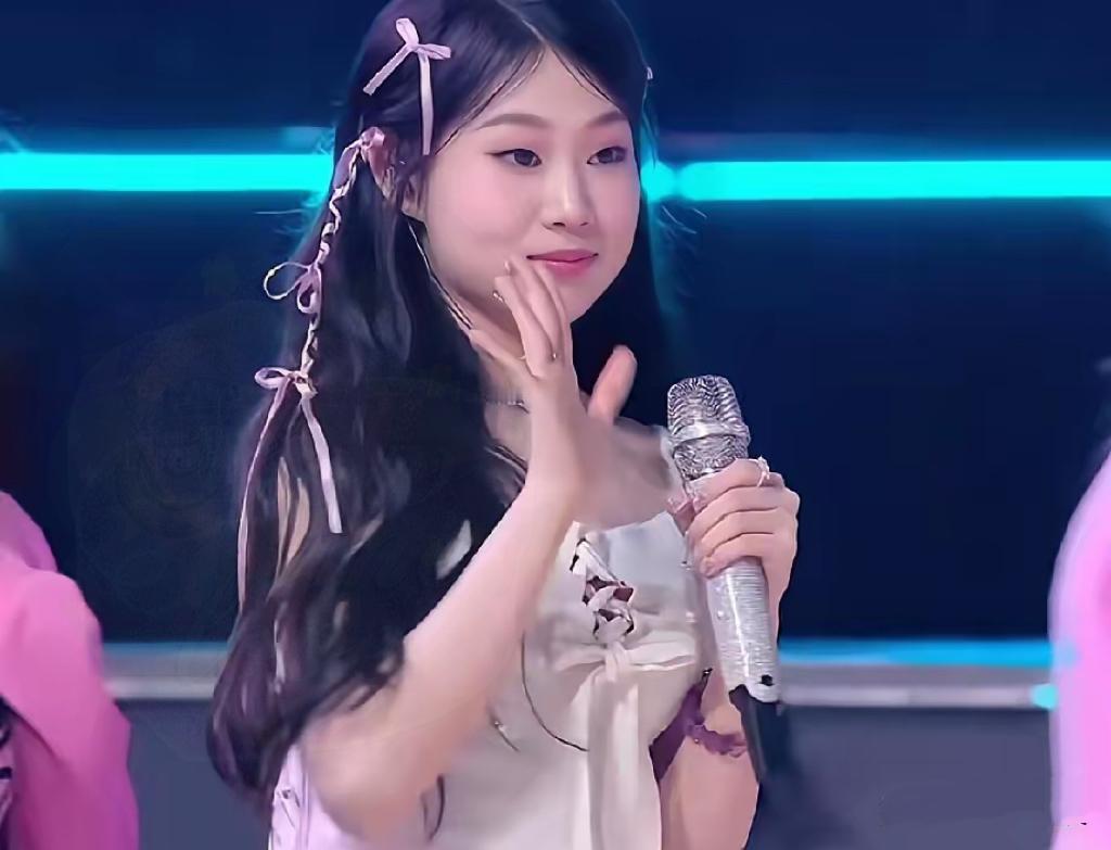 我估计明年的大湾区演唱会，小沈阳不敢再去了，这哪是演唱会啊，女儿沈佳润，现场