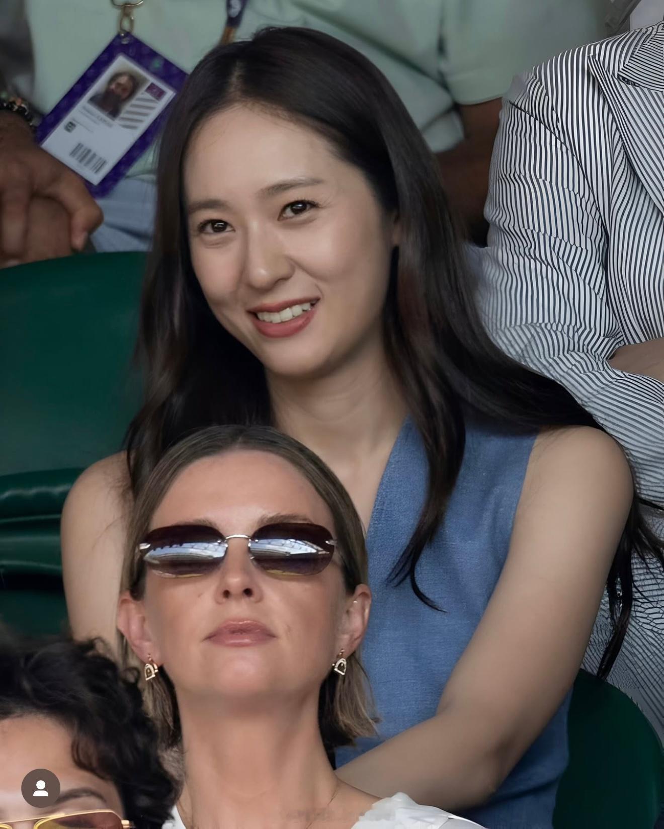 郑秀晶郑秀晶参加温网的look很洋气老钱才发现还有和许昕夫妻的合照姚彦身高1