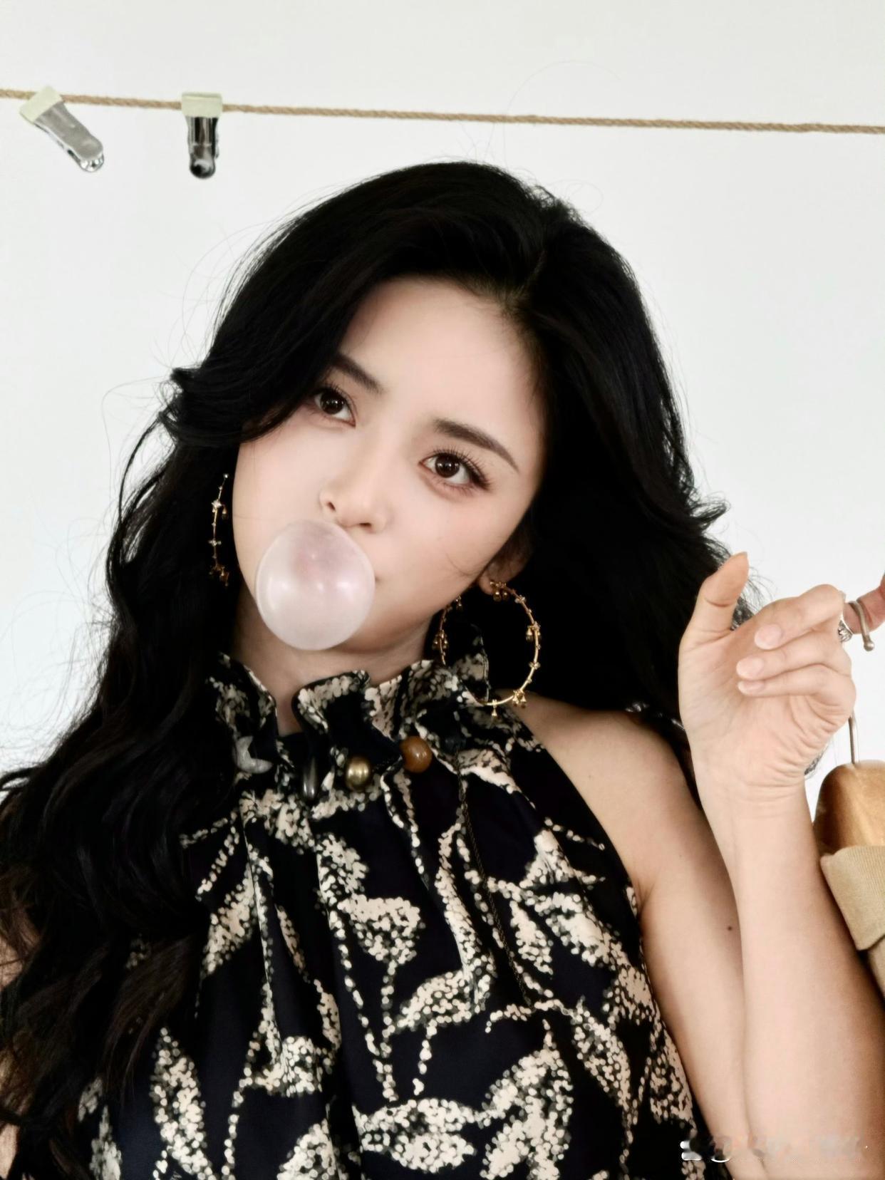 1.昆凌私下还是很没安全感的，她很介意有人说她配不上周杰伦，也会定期去做医美，最