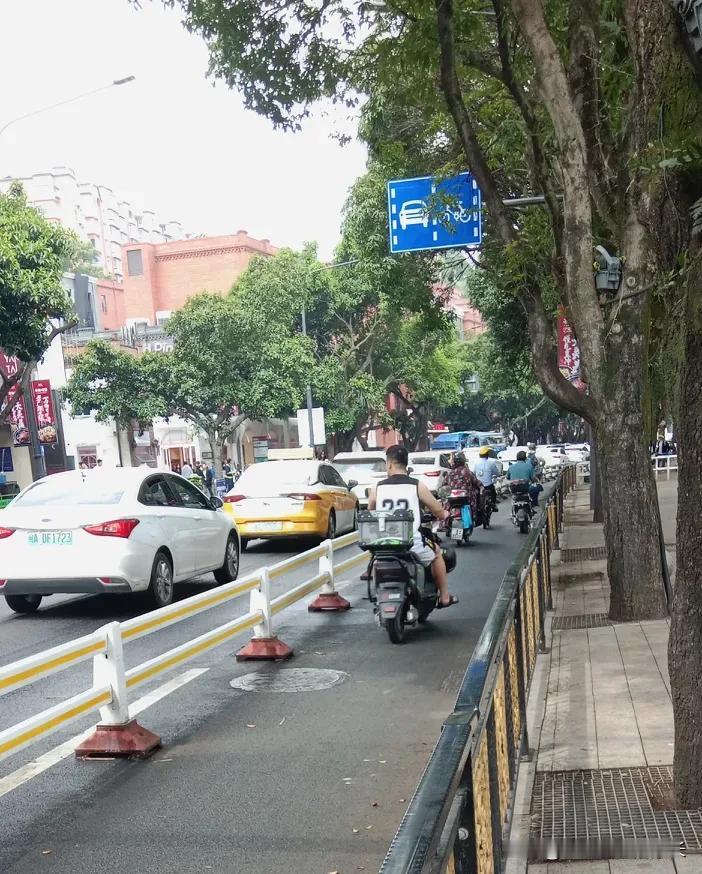 五一出行，其实堵在路上，也是一道风景[烟花][烟花][烟花]