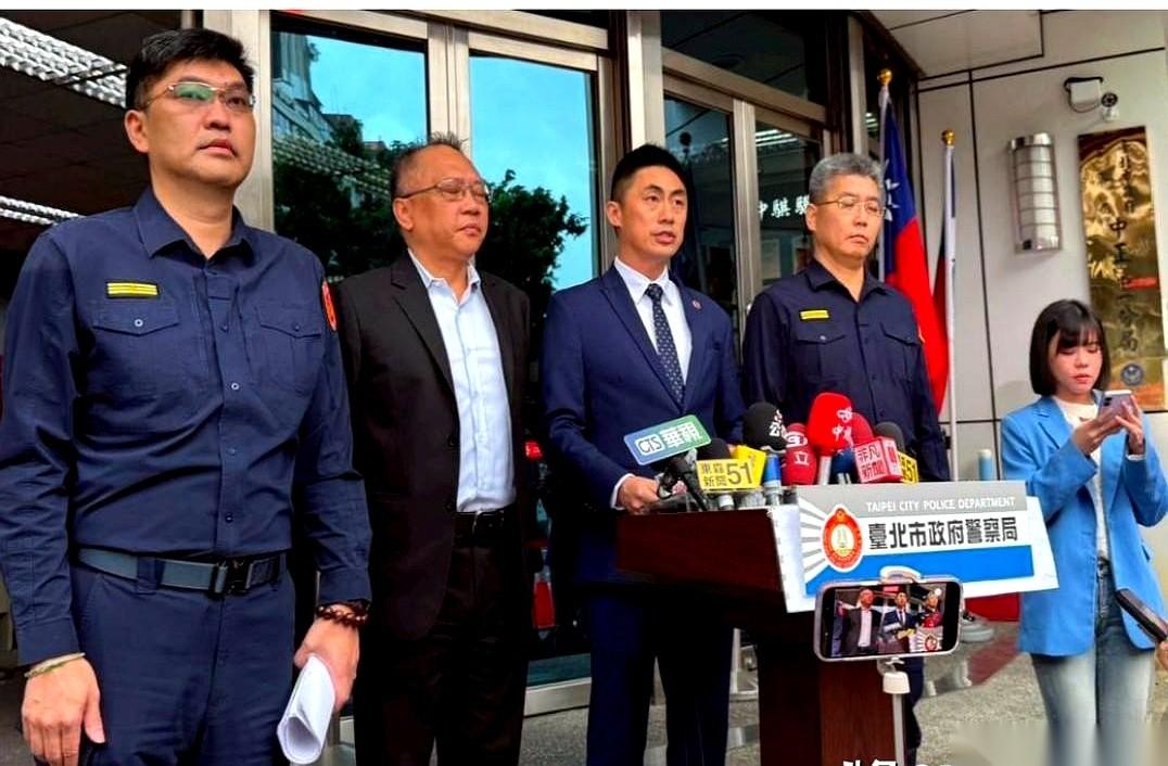 两年，82万。这是一个妈妈给儿子的生活费。每个季度，三四万，雷打不动地汇过去