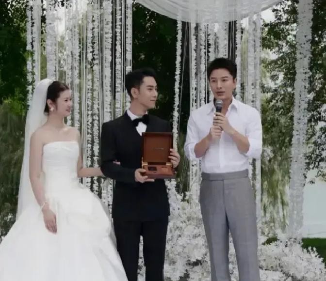 上热搜了，贾乃亮太豪横了！他为跟了自己十年的经纪人证婚，当着所有人的面说替新娘考察了新郎十年。他把一