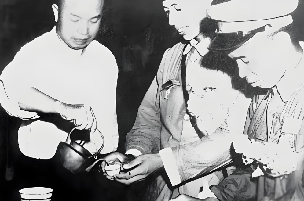 1968年，开国<em>大将王树声</em>在单位食堂排队打饭，却撞见一个年轻人插队打了5份饭菜，