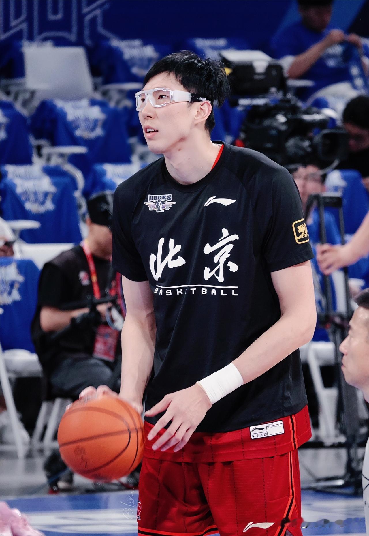 其实大家心里很清楚就连新疆球迷心里应该也很清楚，周琦从23年开始每次都缺席