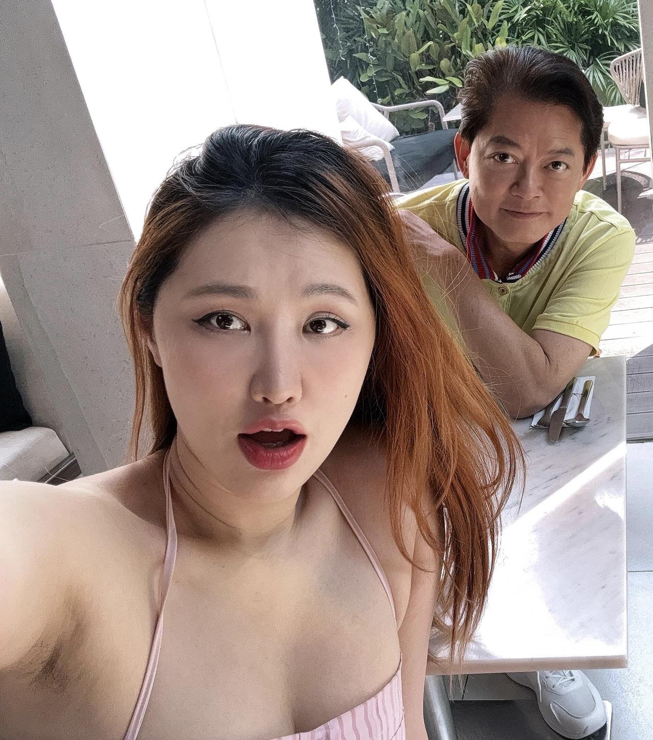 老莫你吃得消吗？一个68，一个36，歌唱家莫华伦和妻子女高音王冰冰日常秀恩爱。只