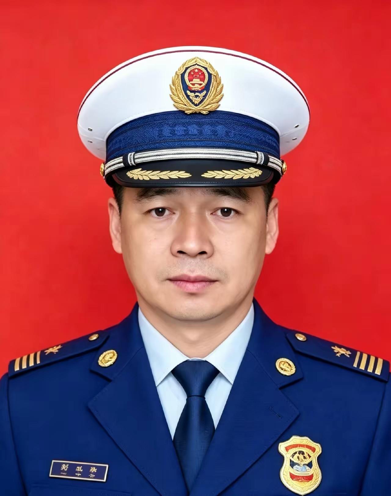 坚守消防一线32年的老兵刘灿华刘灿华，1978年11月出生，中共党员，福建