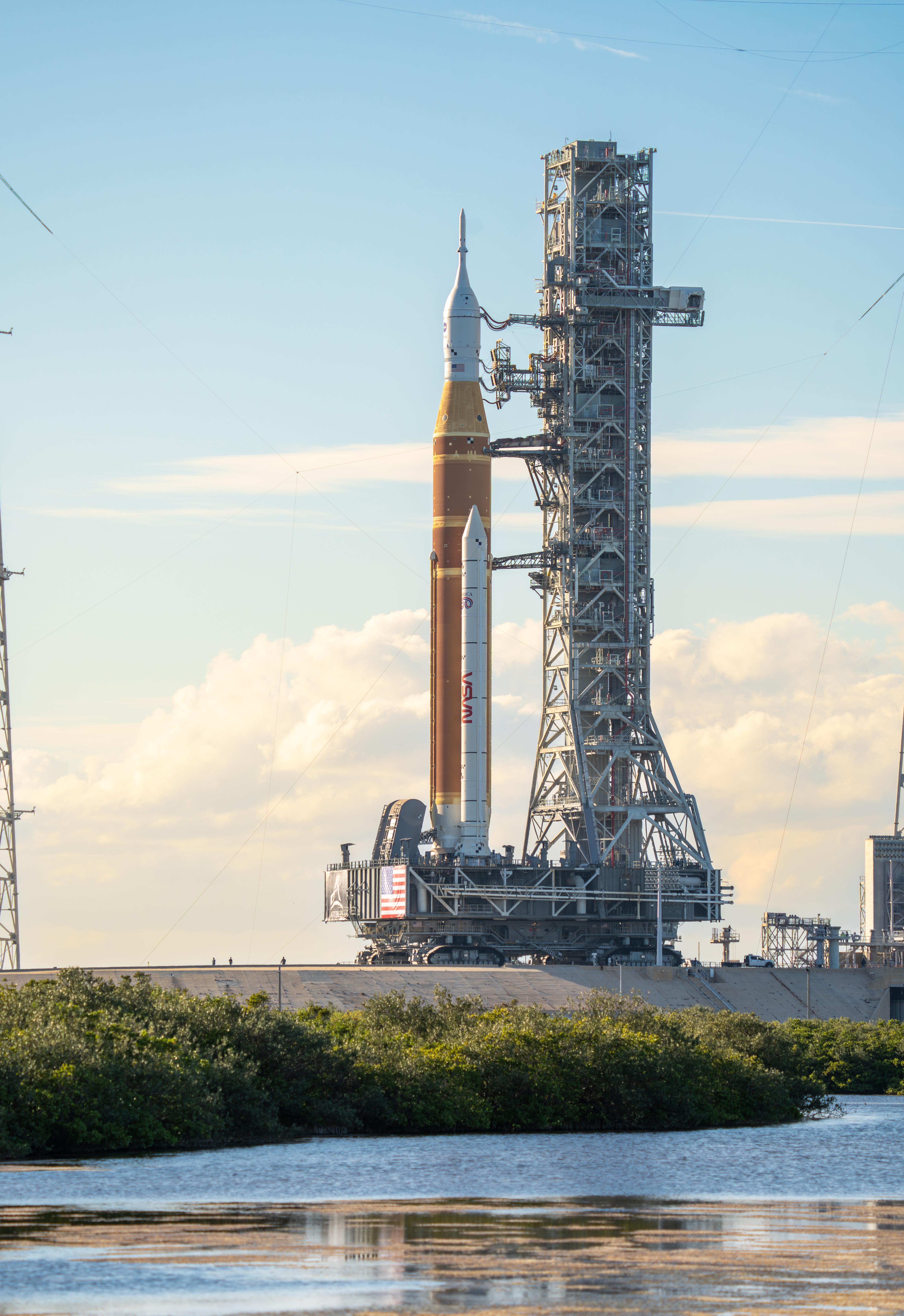 【NASA阿尔忒弥斯II号任务SLS火箭撤回总装大楼维修】2026年2月26日0