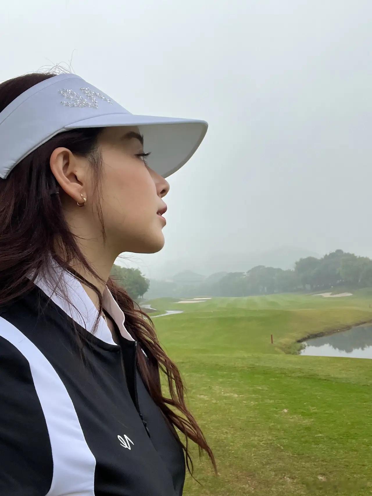 产后的阚清子首次晒出个人美照，状态非常好，整个人看起来非常的轻松，皮肤也是异常紧