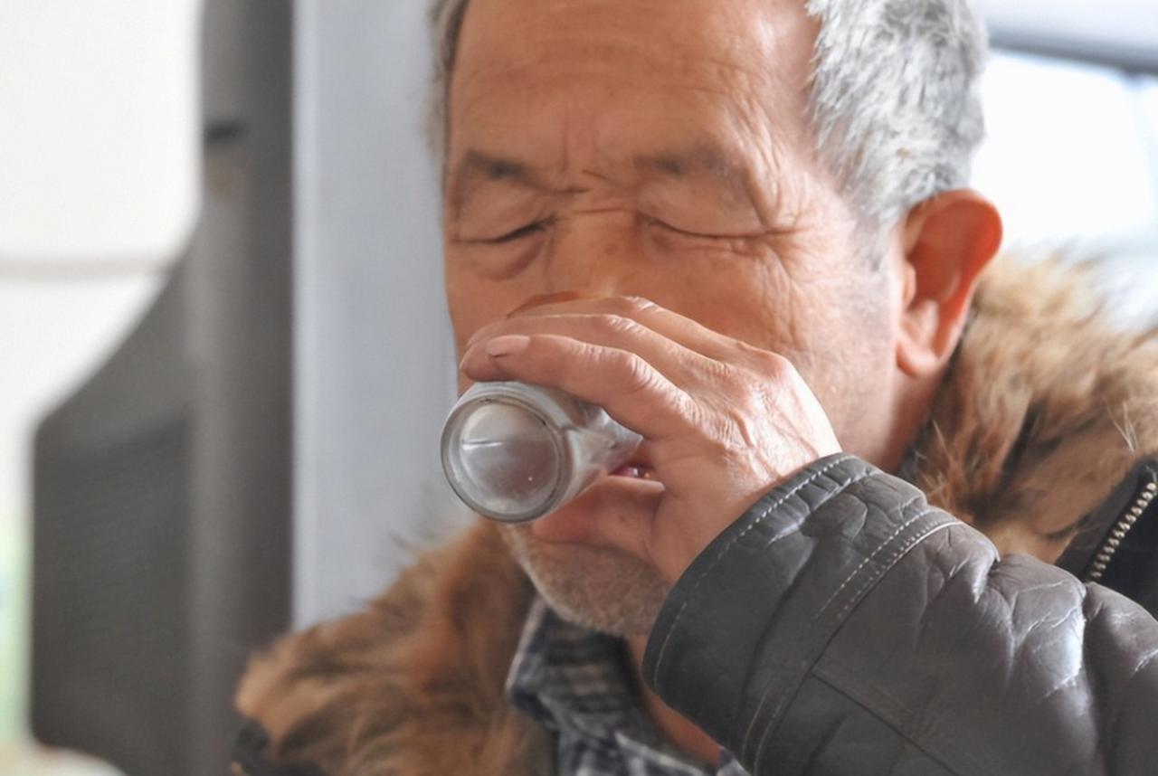 医生多次强调:上了年纪，宁可每天喝酒，都不要多吃这4种蔬果老年人普遍觉得蔬