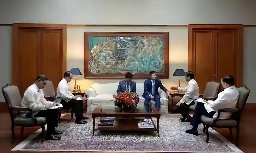 中国驻菲大使三问叩击灵魂，后面的一句话才是关键！7月24日，在马尼拉，中国驻