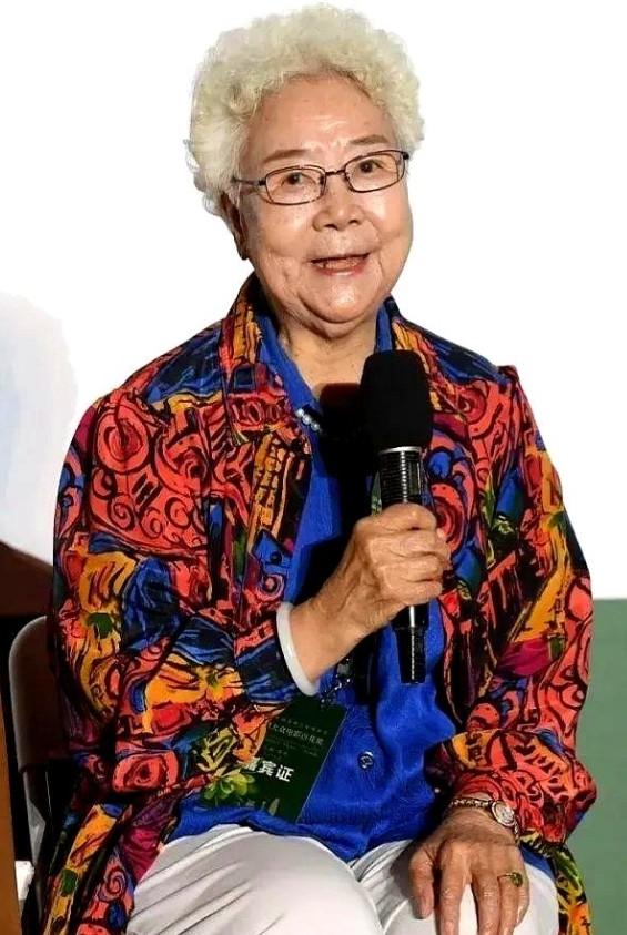 “白毛女”田华，丈夫肝癌、小儿子肺癌、两个儿媳妇乳腺癌，还有一个儿媳妇车祸走了，