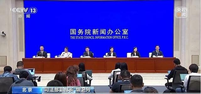 整整三十万人，说脱下制服就真脱下了。5月21日的发布会曾披露一个很直接的数据：一