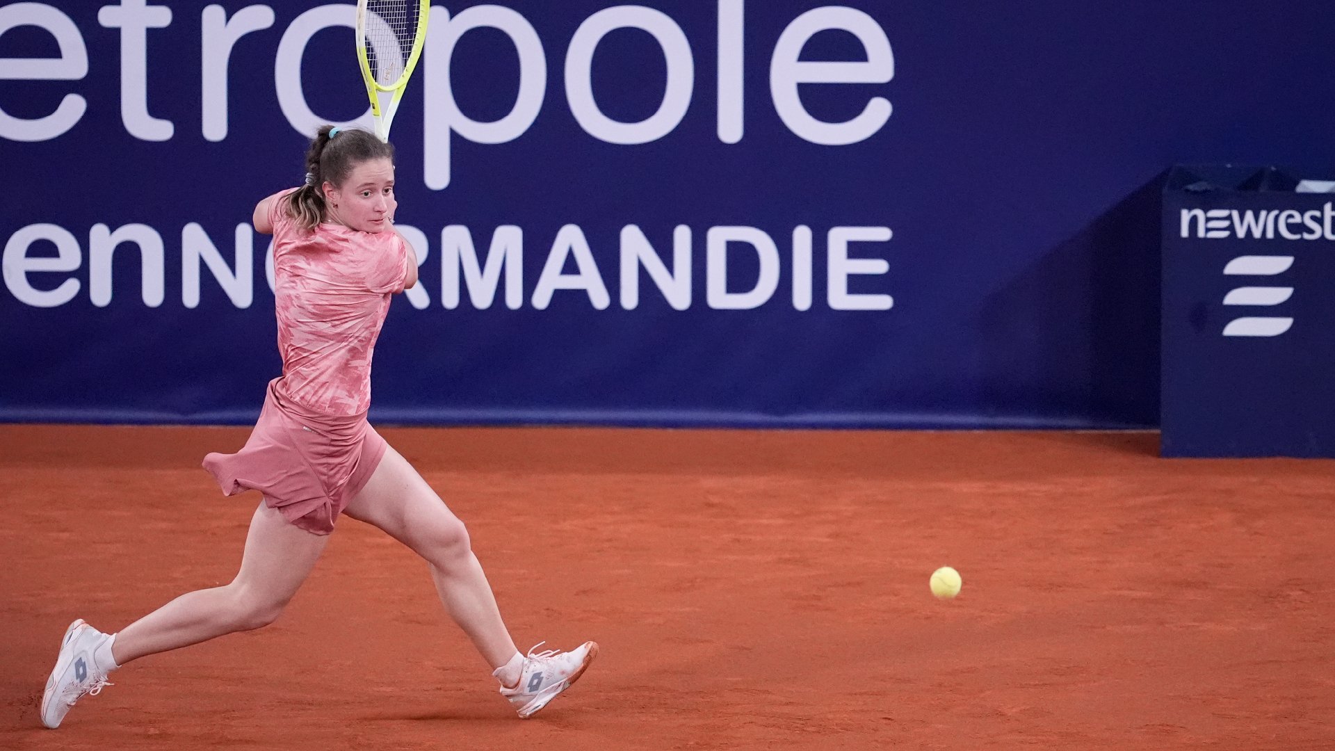 梦幻般的巡回赛首秀WTA250鲁昂站1/4决赛，19岁小将波德雷兹以6-46-