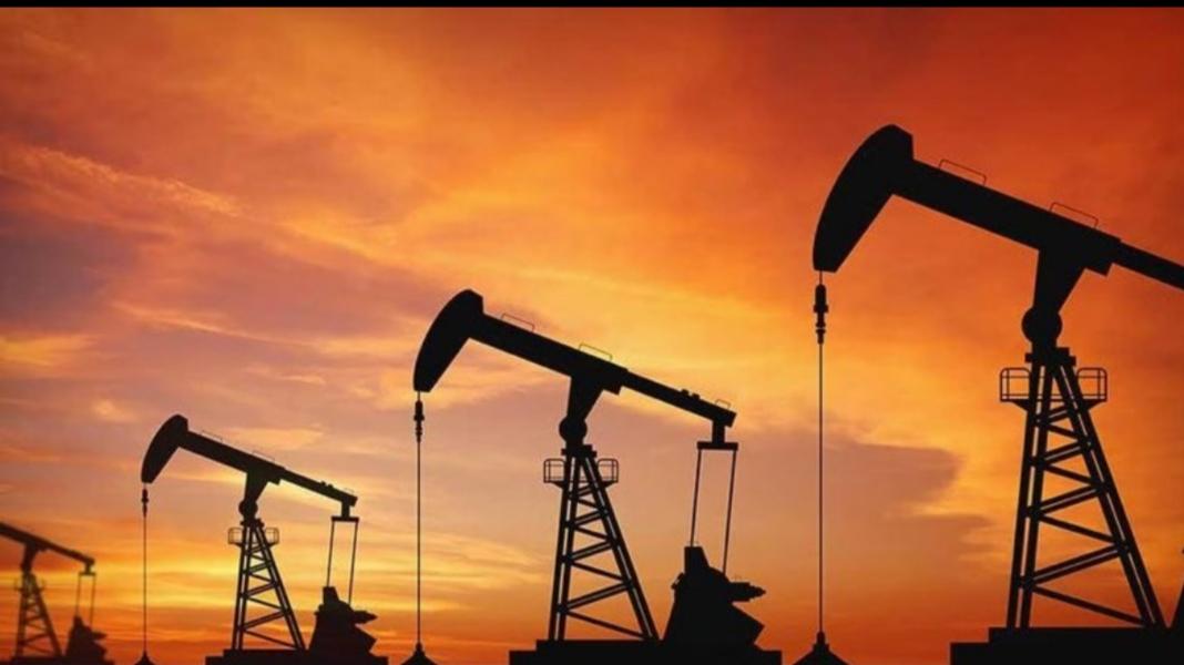 世界对国际油价展望OPEC+严格执行减产配额，将有效托住油价至2025年底。