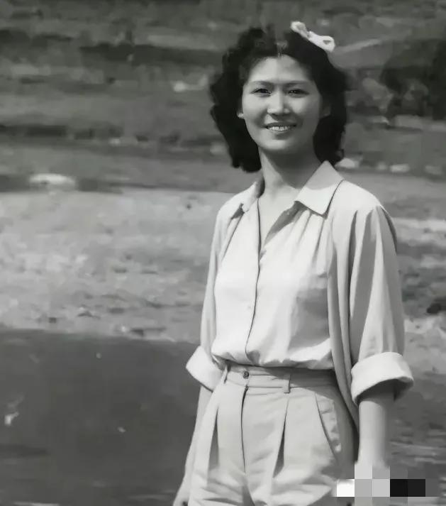 1914年，31岁的阎锡山，娶了14岁的小妾，洞房之夜，阎锡山对小妾说：“你躺下