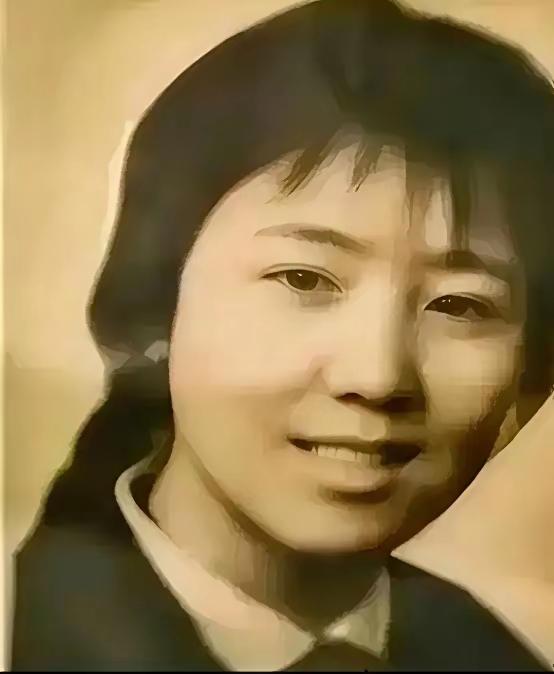 1972年，乡村泥水匠张富生娶了受过教育的乔先华，并带她回家。在他们的婚礼