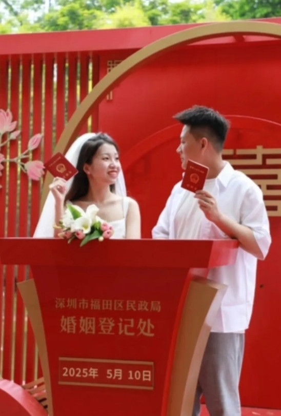 今天民政局一句话，让所有人破防了，对外宣称：以后在外旅游能就地领证了！