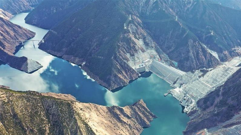 美国万万没想到，中国竟在海拔3000多米的川西高原，砸下664亿，耗时十余年，硬