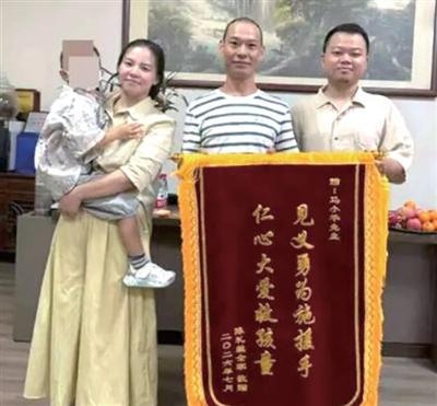 2026年7月6日，浙江温州瑞安，一家四口在水潭边散步，4岁幼童不慎脚滑跌入水中