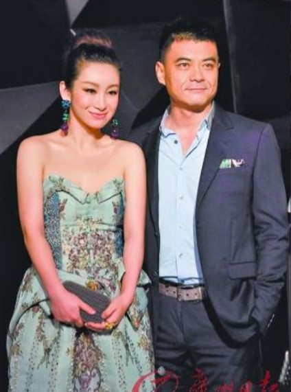 当年，秦海璐与身价20亿的李厚霖同居了四年。当她在思考是否嫁给他时，却突然收到了