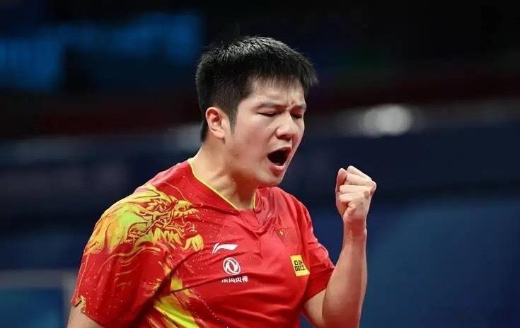 马龙和樊振东的代言还真不一样马龙约20个代言:手握普拉达、欧米茄、奥迪、AIGL