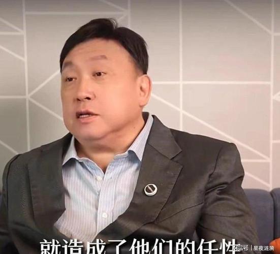 王晶公开澄清陈百强死因，打破流传32年的“为情自杀”谣言。他表示，陈百强并非因何