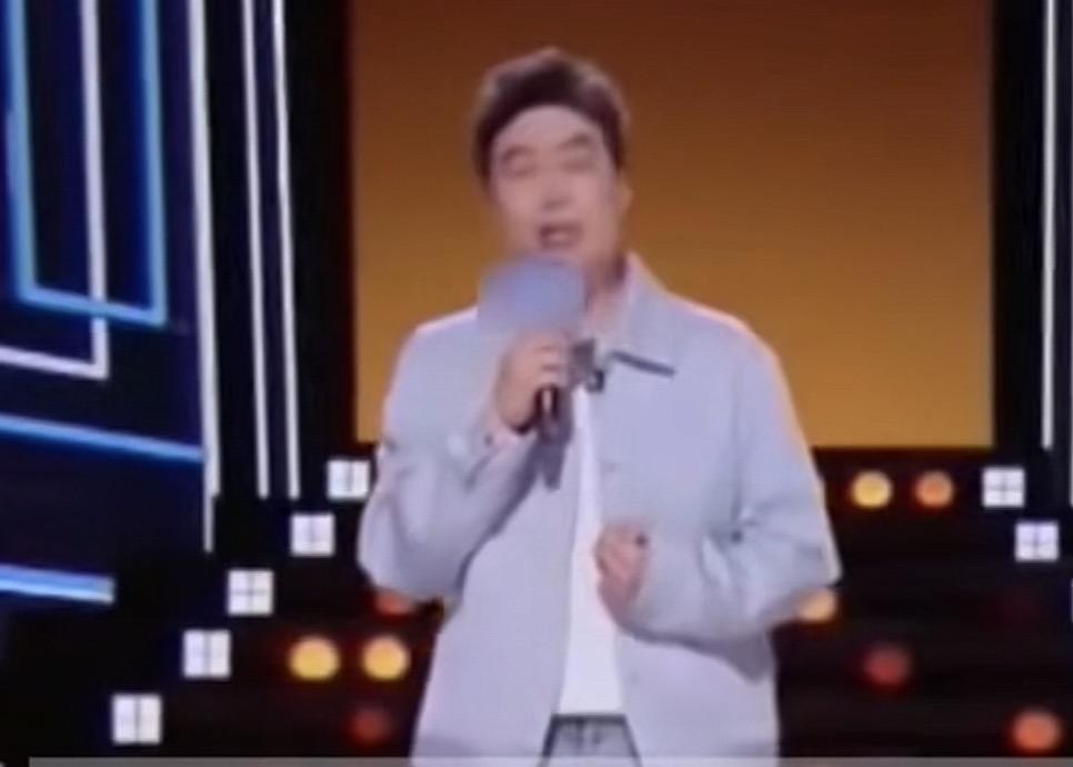 脱口秀演员翻车的不少，可谁能想到被誉为，脱口秀天花板的周奇墨，他也能翻车！事情