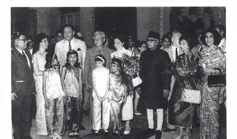 1966年3月26日至31日，时任中华人民共和国主席的刘少奇和夫人王光美应邀对巴