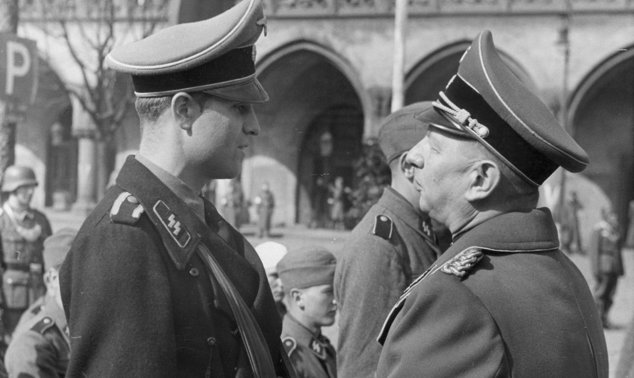 这个“英雄纪念日”（Heldengedenktag），纳粹时期将传统阵亡将士纪念