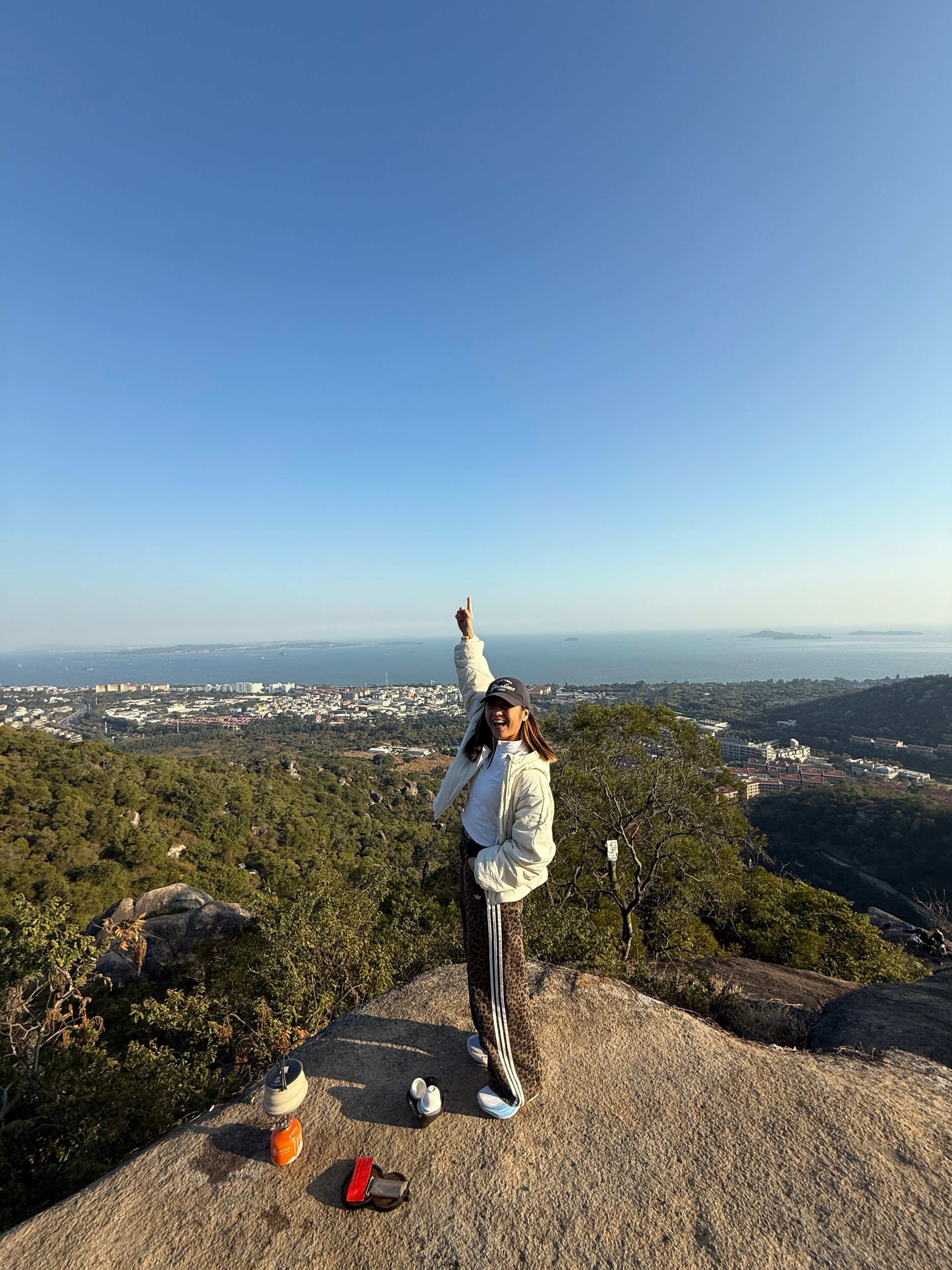 在厦门第一次爬谷在山上喝茶就是闽南人的松弛感东坪山直面厦门无敌海景虽然恐高一路都