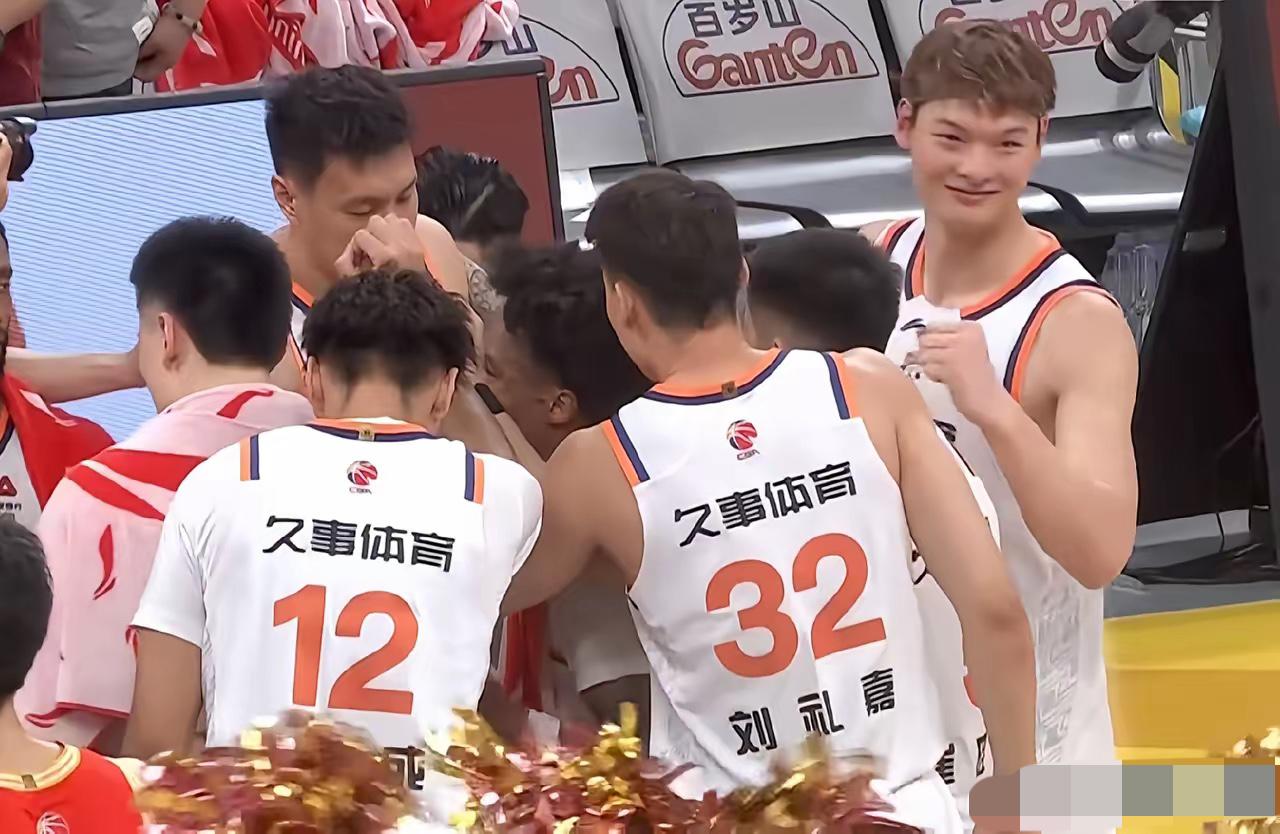 中国篮协必须要管管了！不是因为上海男篮110:77大胜广厦，3：0把总决赛打